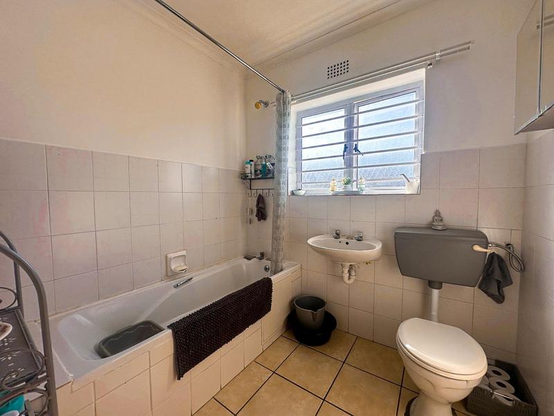 2 Bedroom Property for Sale in Oakglen Western Cape